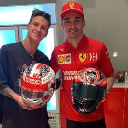 Leclerc y Quartararo intercambiaron sus cascos en Abu Dhabi