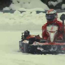 Raikkonen se lució en una carrera de karts bajo la nieve