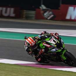 Jonathan Rea termina el año con una triple victoria en Qatar