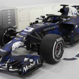 RED BULL MOSTRÓ SU AUTO Y GIRA EN SILVERSTONE