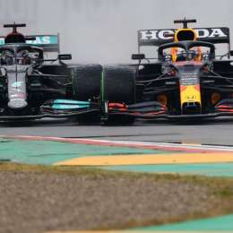 Red Bull desconfía de Mercedes