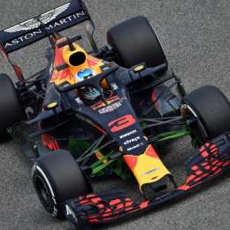 Ricciardo pegó primero en Bahréin