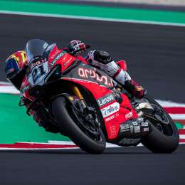 Rinaldi ganó en WorldSBK; Romero abandonó en WorldSSP300