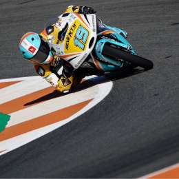 Caida de Rodrigo en el cierre de Moto3