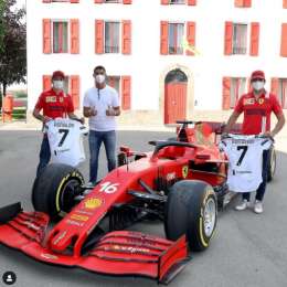 Ronaldo visitó Ferrari: fue recibido por Sainz y Leclerc