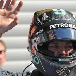 Rosberg gana y descuenta