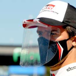 El enojo de Rossi tras el toque de Santero