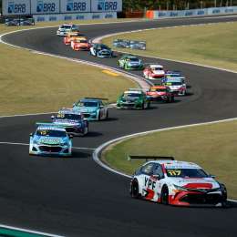 Rossi dentro del top ten en la segunda final del Stock Car