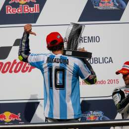 Cuando Valentino Rossi se vistió de Maradona