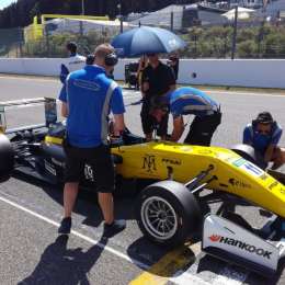 Gran avance de Fenestraz en la segunda carrera