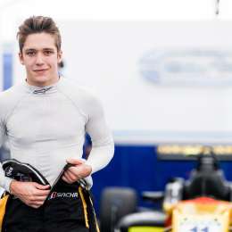 Fuera de Renault, Fenestraz prueba un DTM y mira a Japón