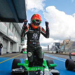 Fenestraz dio cátedra en Nürburgring