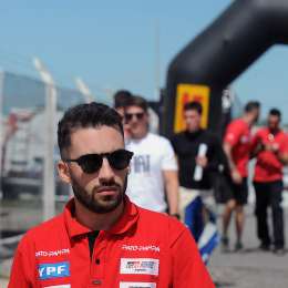 “Estoy orgulloso de compartir equipo con Barrichello”