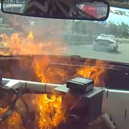 Principio de incendio en el auto de Sciaccaluga