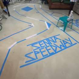 El fanático de la F1 que creó su propio circuito en el sótano