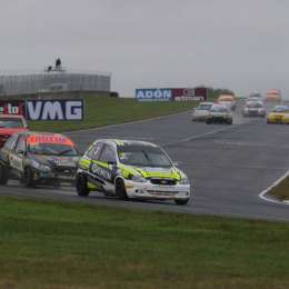 Las series del Turismo Pista animaron el sábado de Paraná