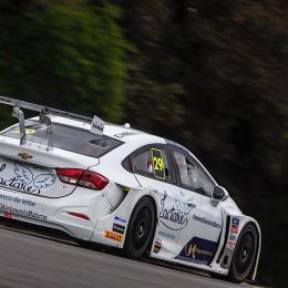 Suzuki excluido, Serra ganó la carrera uno del Stock Car