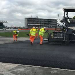 Silverstone mete cambio