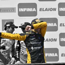 El festejo a lo Scocco de Ardusso en el podio de los 200 Kilómetros