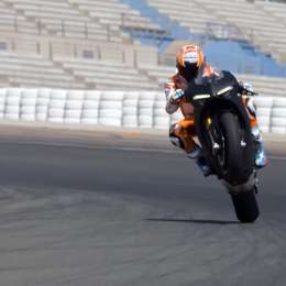 El ex campeón de MotoGP Casey Stoner probó la nueva Ducati Panigale V4