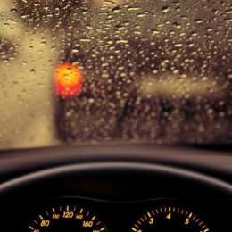 Consejos para manejar debajo de la lluvia