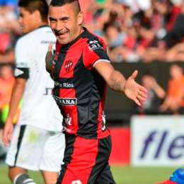 Es balcarceño, futbolista profesional y amante del automovilismo