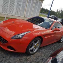 Los lujosos autos de Carlos Tevez