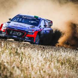 Volcó Latvala, Gana Paddon