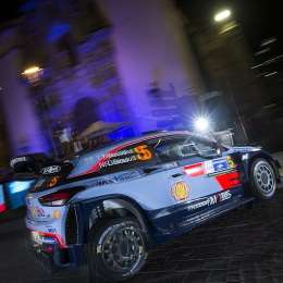 Thierry Neuville está al frente en México