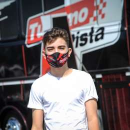 Un piloto de 16 años desafió a Leonel Pernía en el simulador