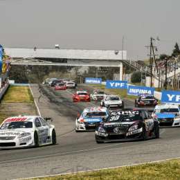 A bordo: El polémico toque en la segunda final de Top Race