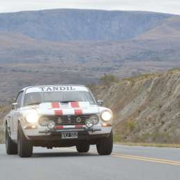 Un Torino está ganando el Gran Premio Argentino Histórico