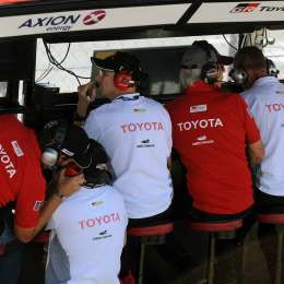  El Equipo Toyota trabaja en un tercer auto