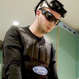 Un  “traje de sueño” simula los efectos de conducir cansado