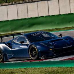 Valentino Rossi probó en Misano una Ferrari