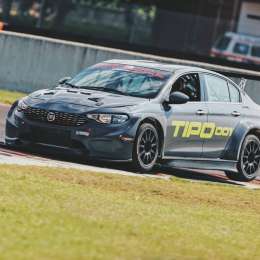 Nico Varrone y Benjamín Hites probaron un TCR en Italia
