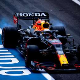 Verstappen prevaleció sobre los Mercedes en el segundo ensayo