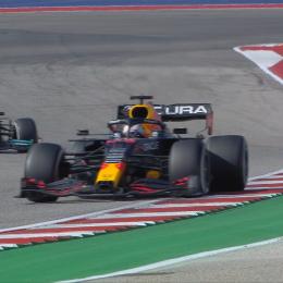 Vibrante victoria de Verstappen por sobre Hamilton en Austin