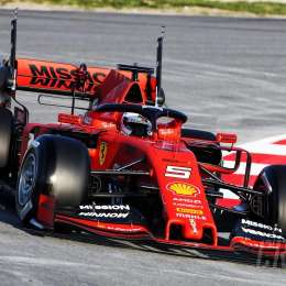 Vettel picó en punta con la Ferrari