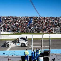 Volvo Iron Knight, el camión más veloz, con el Súper TC2000