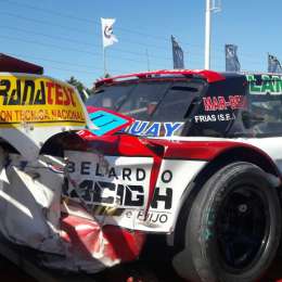 Bonelli también probó la rigidez de la pared