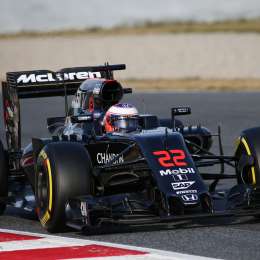 Button lidera los ensayos libres en España