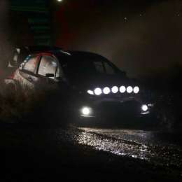 Kris Meeke brilló en la noche galesa