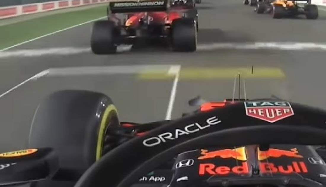 La largada de Verstappen en Qatar