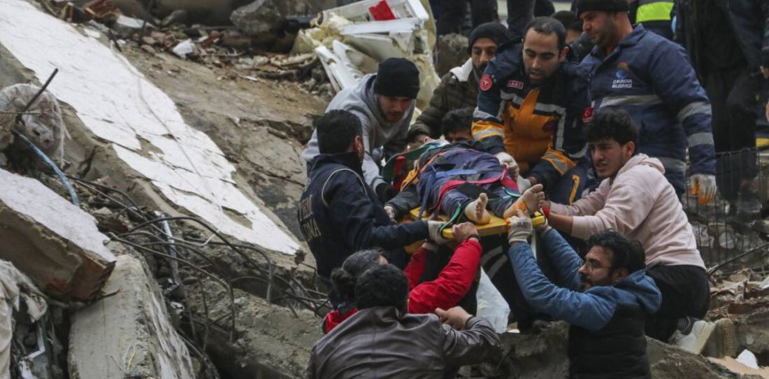 Tragedia en Turquía y Siria: un terremoto ya dejó más de 2000 muertos y miles de heridos