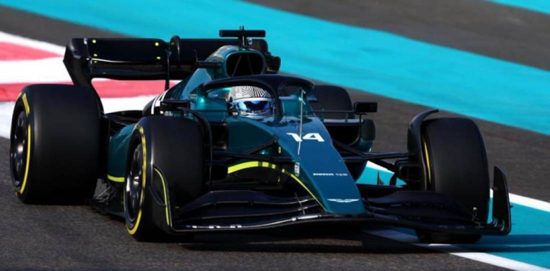 Fernado Alonso prueba hoy con el Aston Martin en Jerez