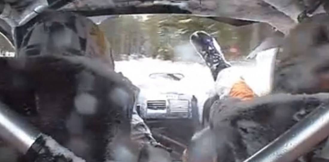 WRC en Suecia: volcó en la nieve, el navegante rompió el parabrisas de una patada y siguió