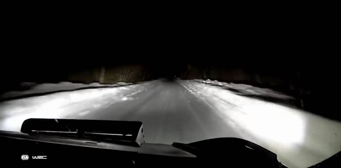 ¡A fondo de noche y entre la nieve! así manejan los pilotos del Rally Mundial en Suecia