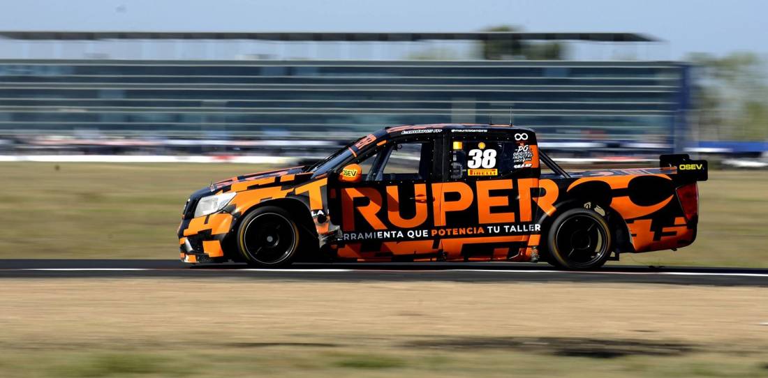Lambiris se llevó el triunfo en la Final de las TC Pick Up en Viedma