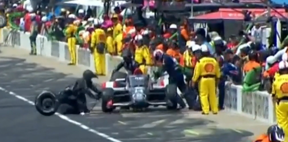 Indy500: se les escapó un neumático en plena parada en boxes
